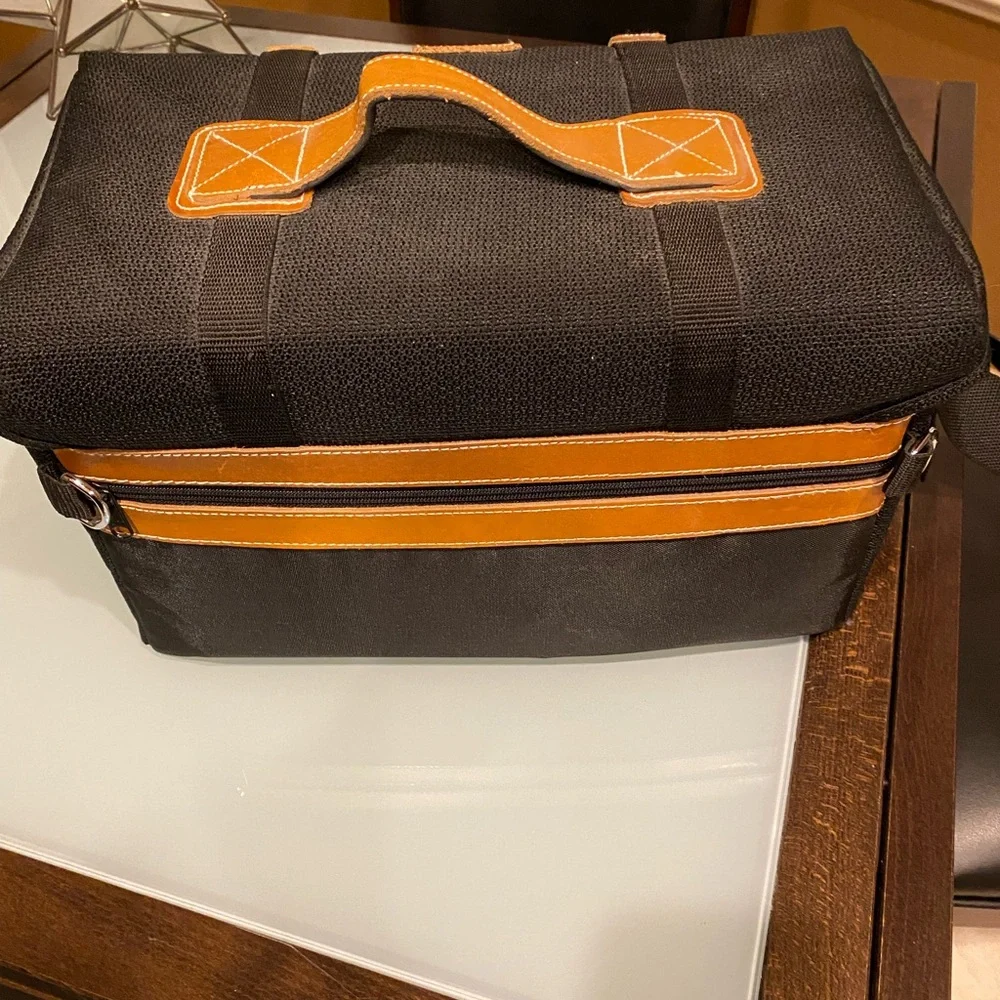 Vintage Quantaray shoulder bag/camera bag.